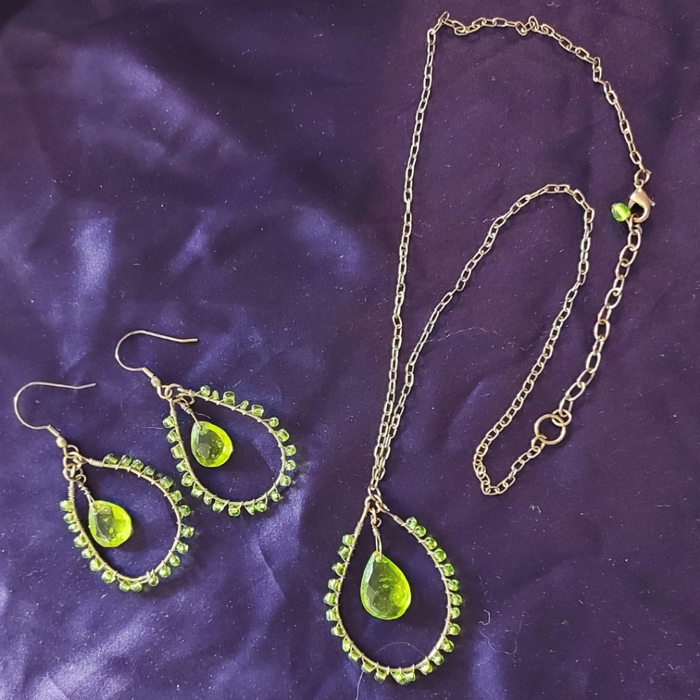 *Set* Handmade bohemian beaded green peridot necklace and dangle earrings